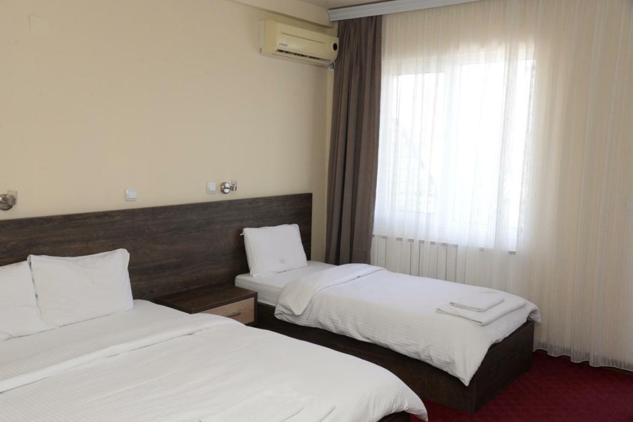 Hotel Istatov Nov Dojran Exteriör bild